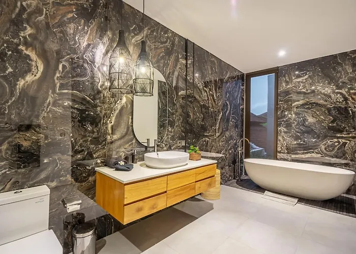 The Continental Modern Luxury 4 Bedroom In *